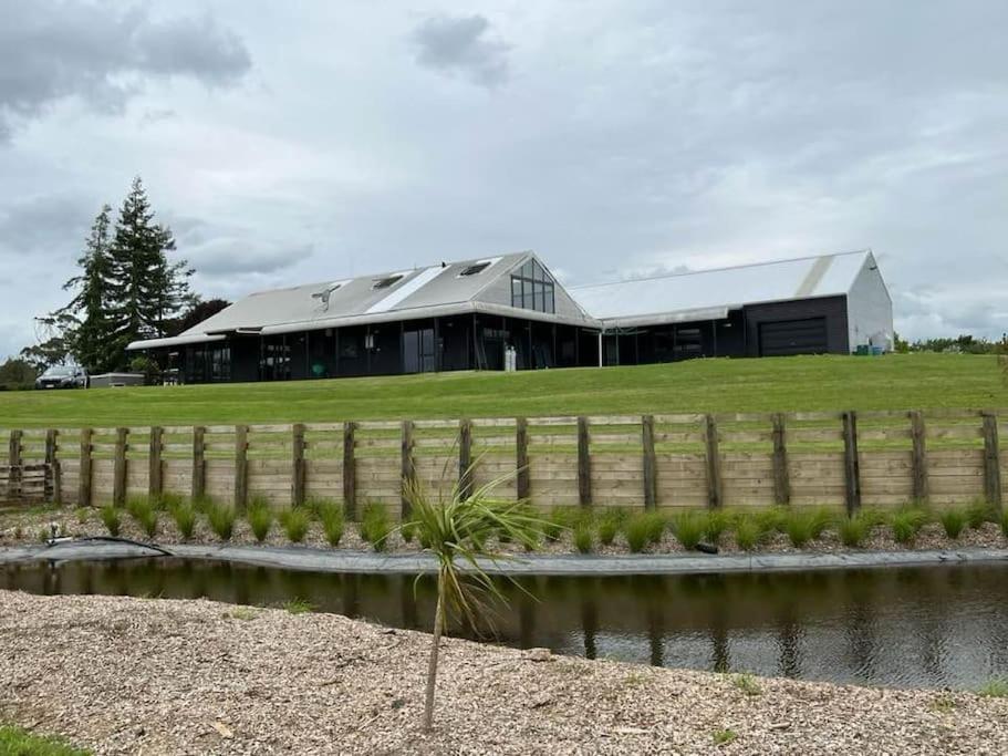The Clubhouse Villa Hamilton Buitenkant foto
